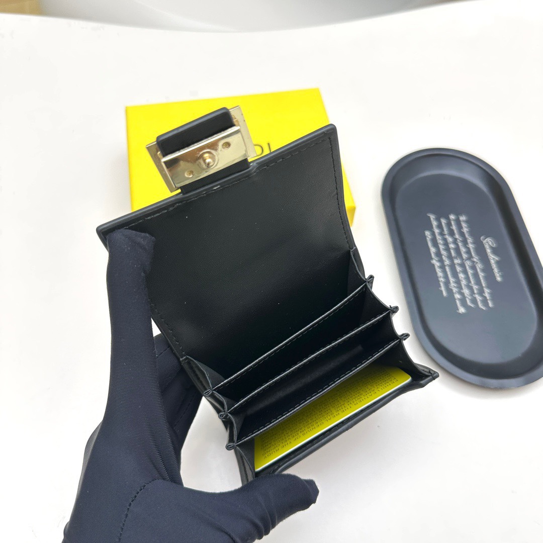 フェンディ FENDI レディース 三つ折り財布 マイクロ ミニ財布 レザー カラー4色