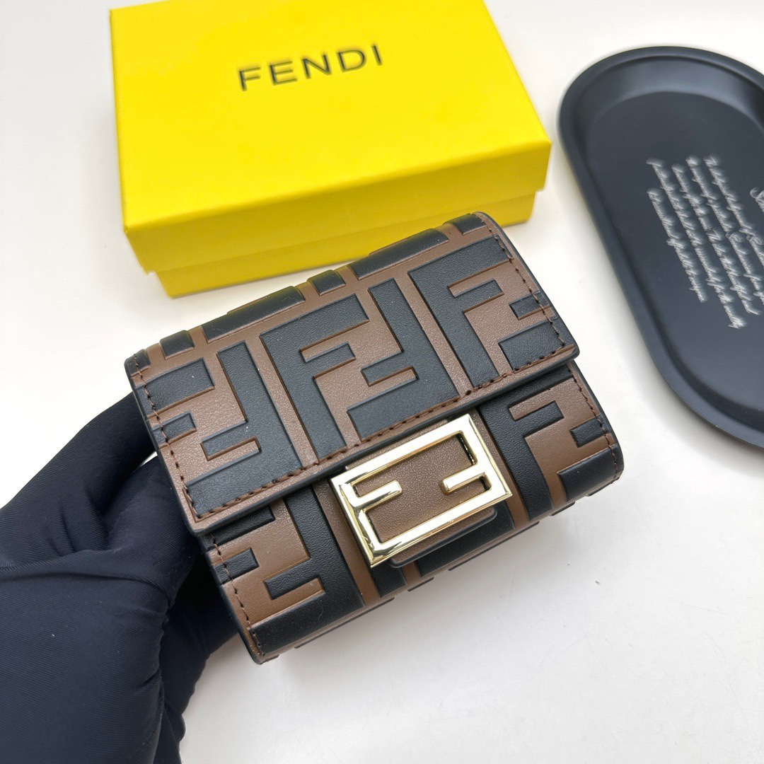 フェンディ FENDI レディース 三つ折り財布 マイクロ ミニ財布 レザー カラー4色