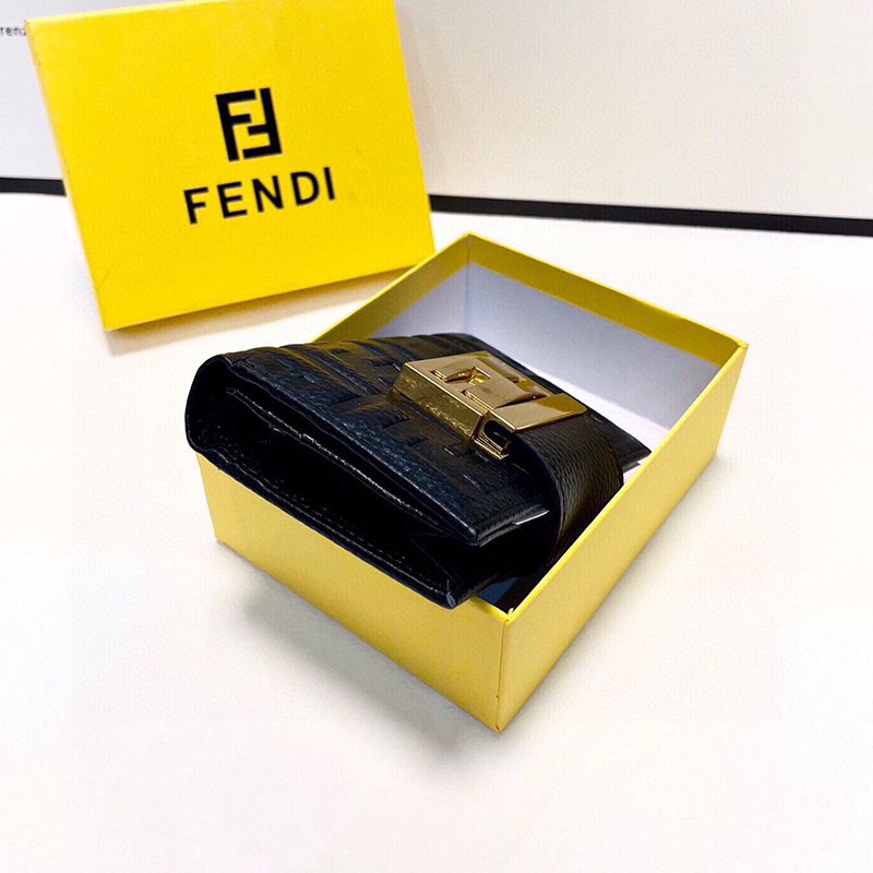 フェンディ FENDI 折財布 レディース レザー ブラック