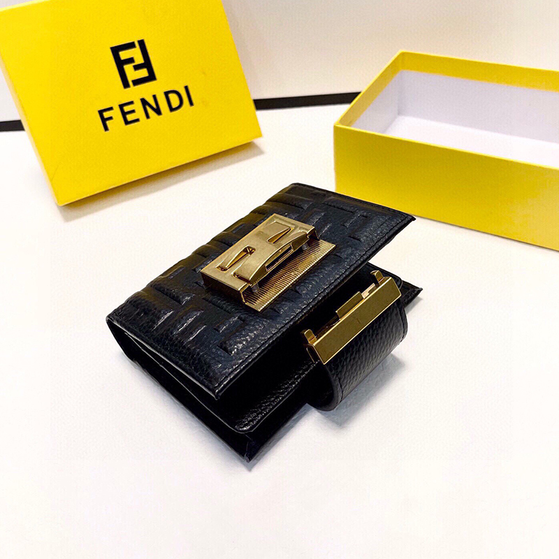 フェンディ FENDI 折財布 レディース レザー ブラック