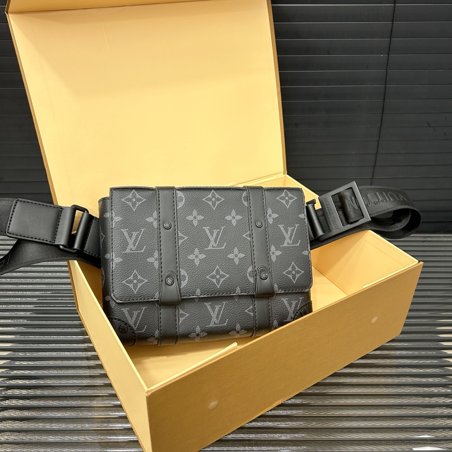 ルイヴィトン Louis Vuitton トランク ショルダーバック メッセンジャーバッグ メンズ