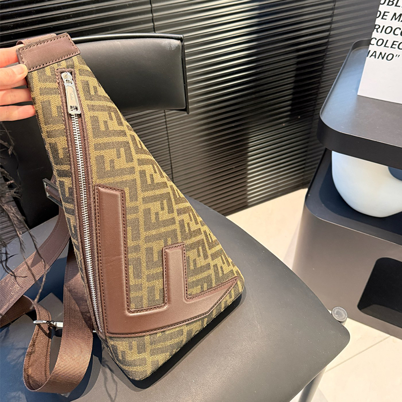 フェンディ FENDI チェストバッグ ボディバッグ メンズ