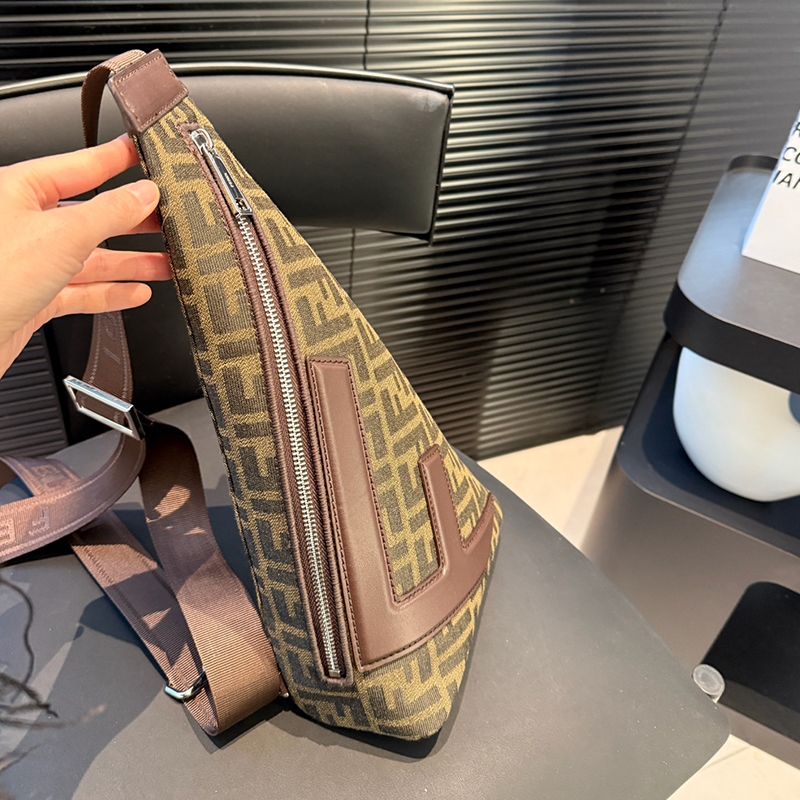 フェンディ FENDI チェストバッグ ボディバッグ メンズ