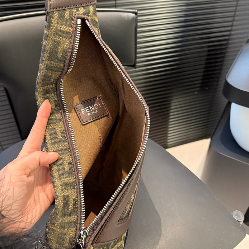 フェンディ FENDI チェストバッグ ボディバッグ メンズ