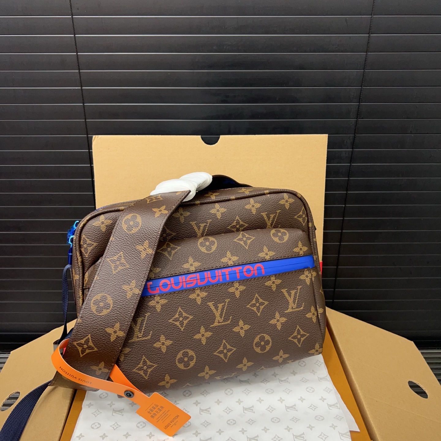 LOUIS VUITTON ルイヴィトン メッセンジャー タイガラマ モノグラムエクリプス メンズ