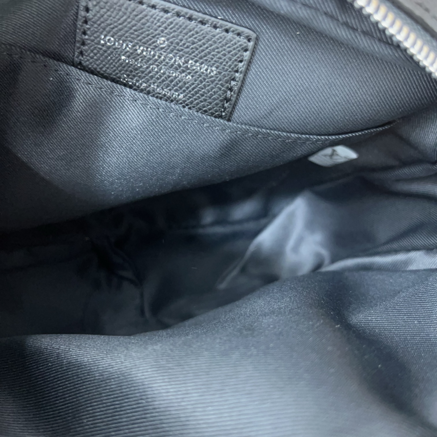 LOUIS VUITTON ルイヴィトン メッセンジャー タイガラマ モノグラムエクリプス メンズ