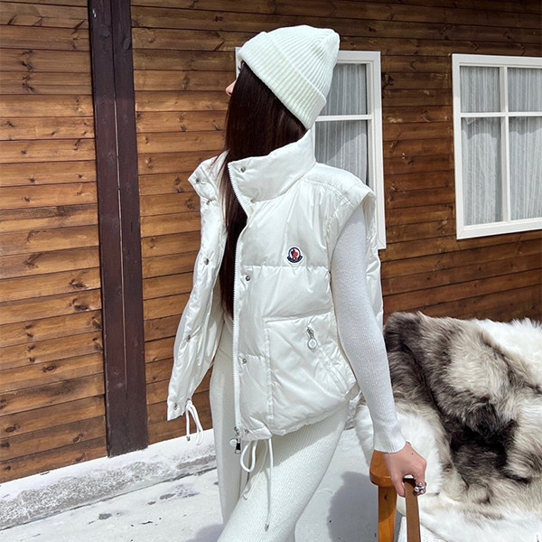 モンクレール Moncler ダウンコート ダウンジャケットアウター レディース