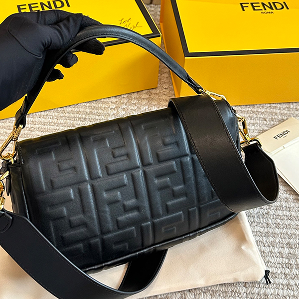 フェンディ FENDI ショルダーバッグ ハンドバッグ レディース 2色