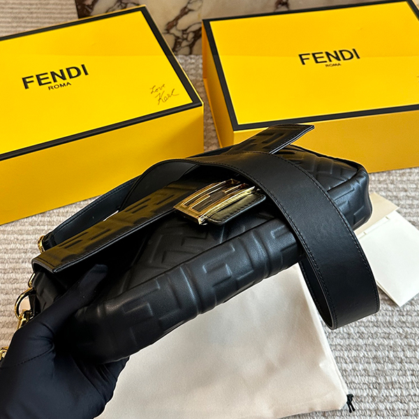 フェンディ FENDI ショルダーバッグ ハンドバッグ レディース 2色