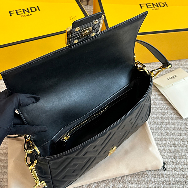フェンディ FENDI ショルダーバッグ ハンドバッグ レディース 2色