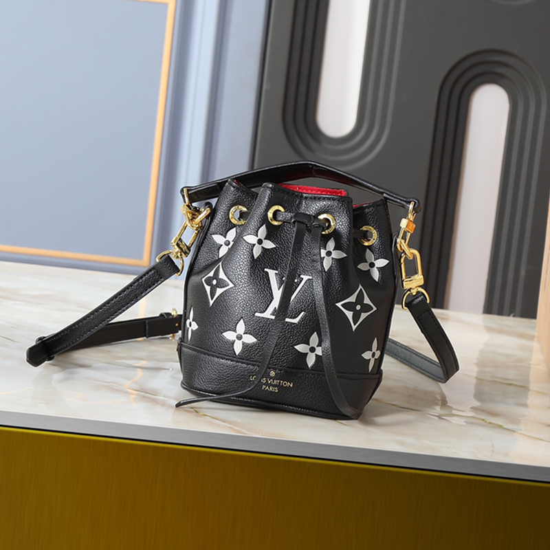 ルイヴィトン LOUIS VUITTON ナノノエ ミニバッグ パケットバッグ レディース