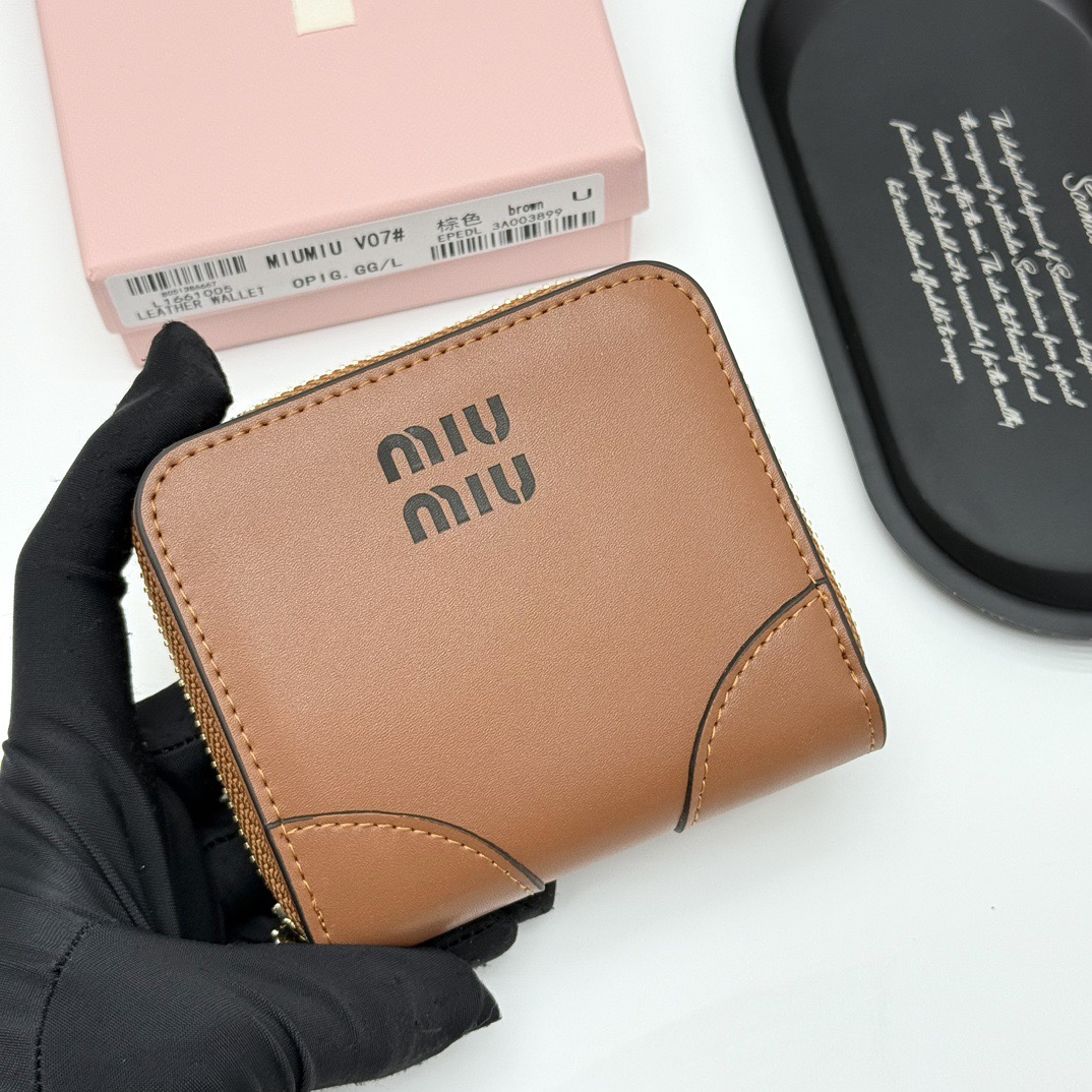 ミュウミュウ miumiu 折財布 2色 レザー レディース