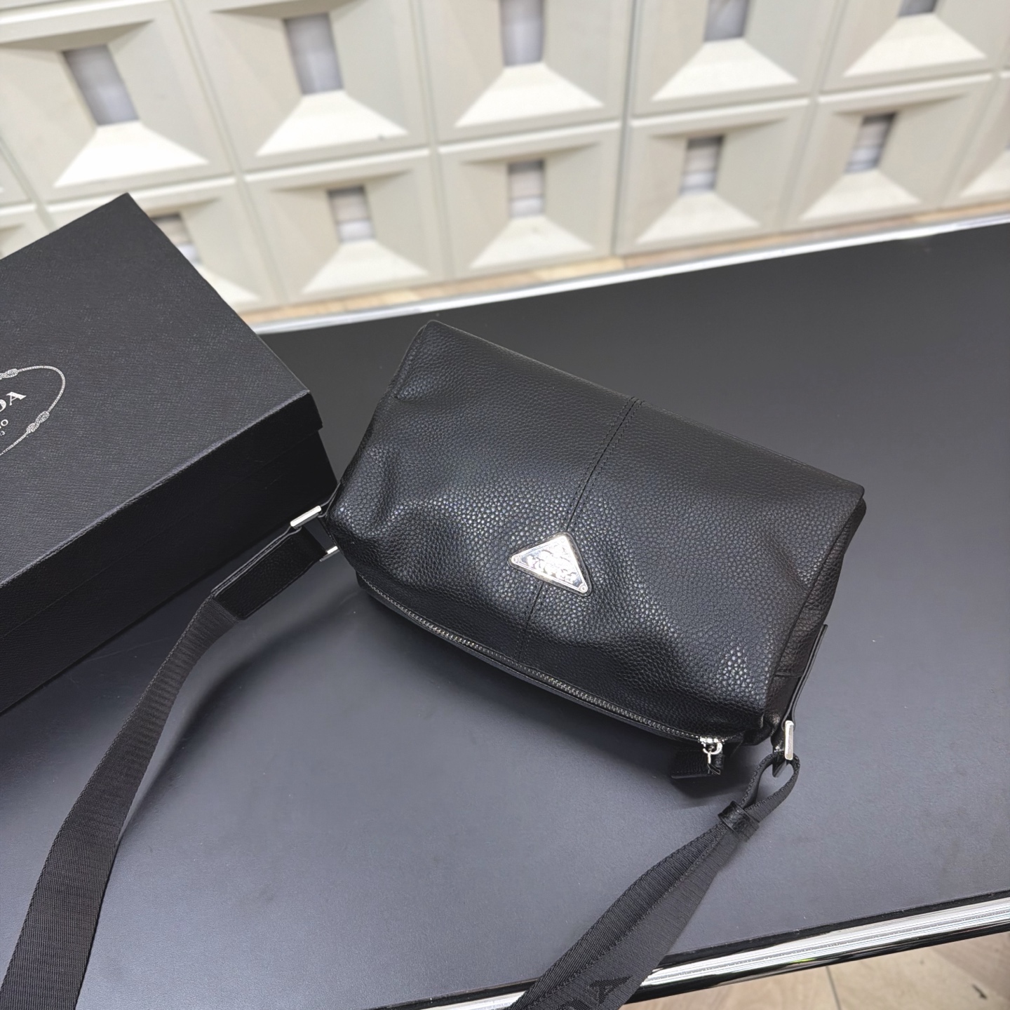 プラダ PRADA サフィアーノメッセンジャーバッグ ショルダーバッグ メンズ