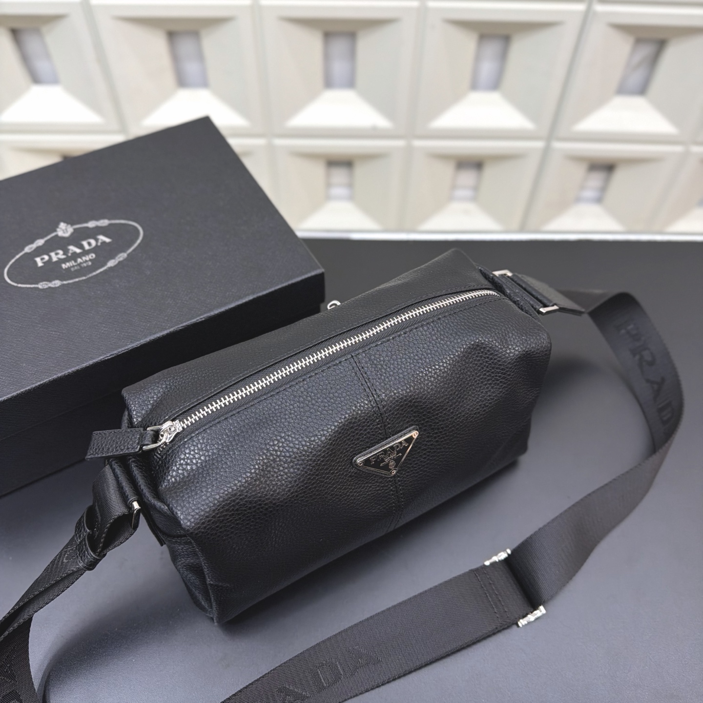 プラダ PRADA サフィアーノメッセンジャーバッグ ショルダーバッグ メンズ