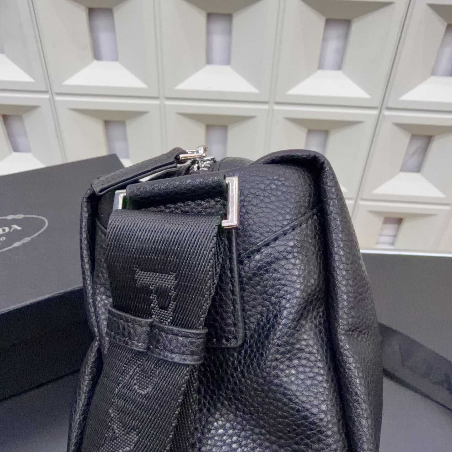 プラダ PRADA サフィアーノメッセンジャーバッグ ショルダーバッグ メンズ