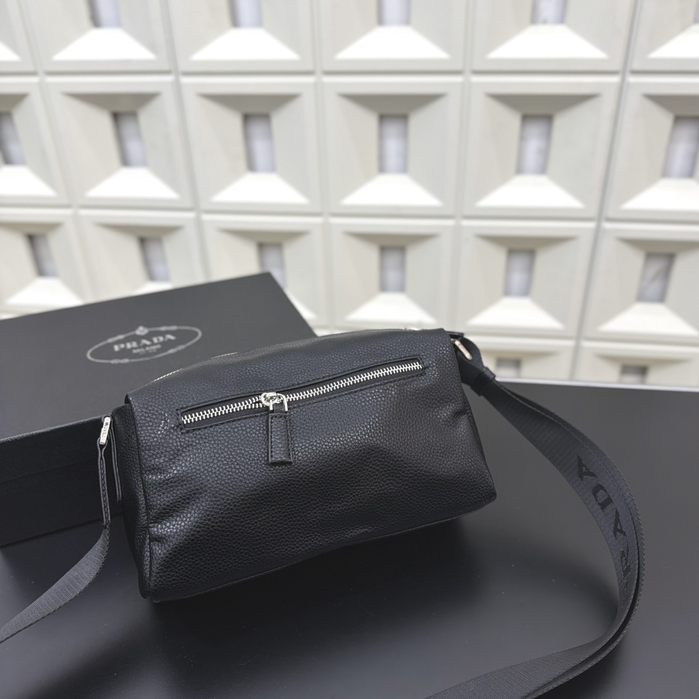 プラダ PRADA サフィアーノメッセンジャーバッグ ショルダーバッグ メンズ