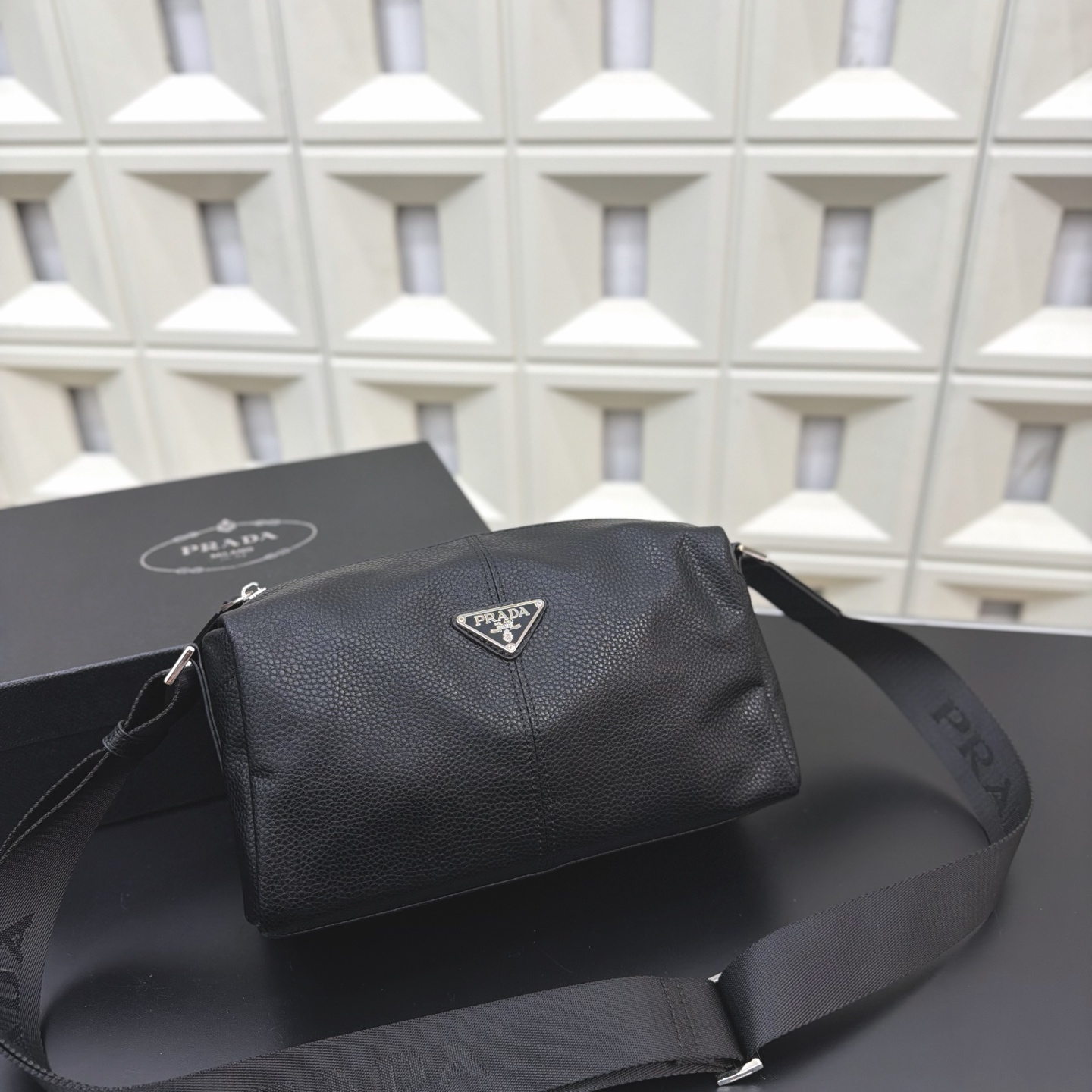 プラダ PRADA サフィアーノメッセンジャーバッグ ショルダーバッグ メンズ