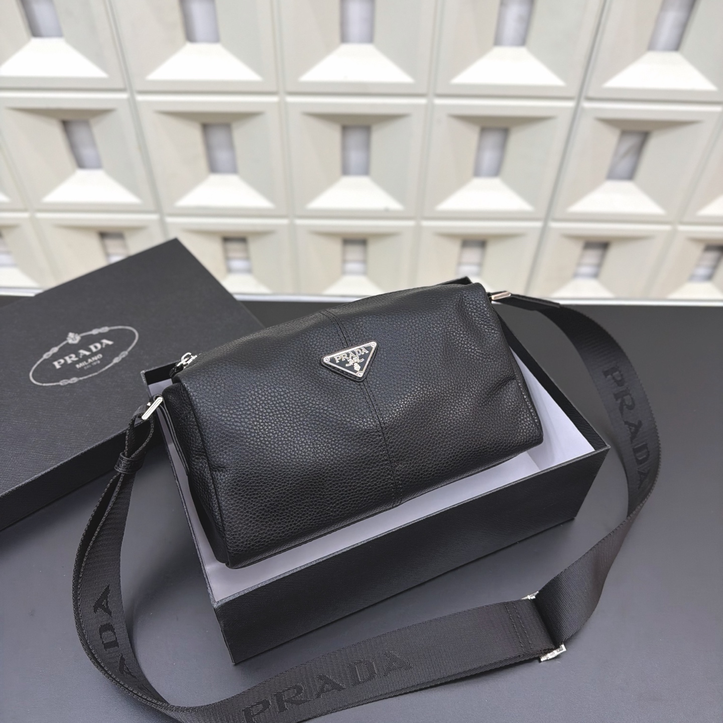 プラダ PRADA サフィアーノメッセンジャーバッグ ショルダーバッグ メンズ