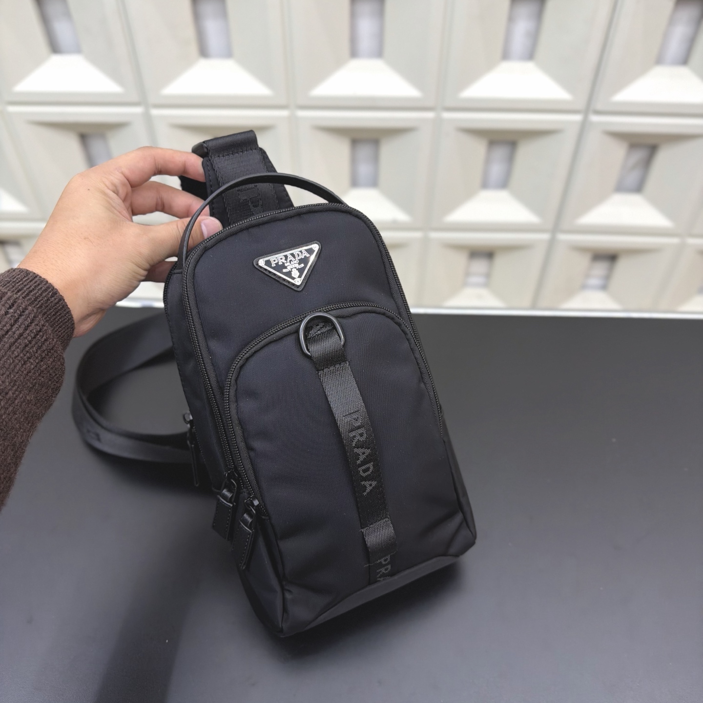 プラダ PRADA ナイロン 三角ロゴ ボディバッグ ブラック メンズ