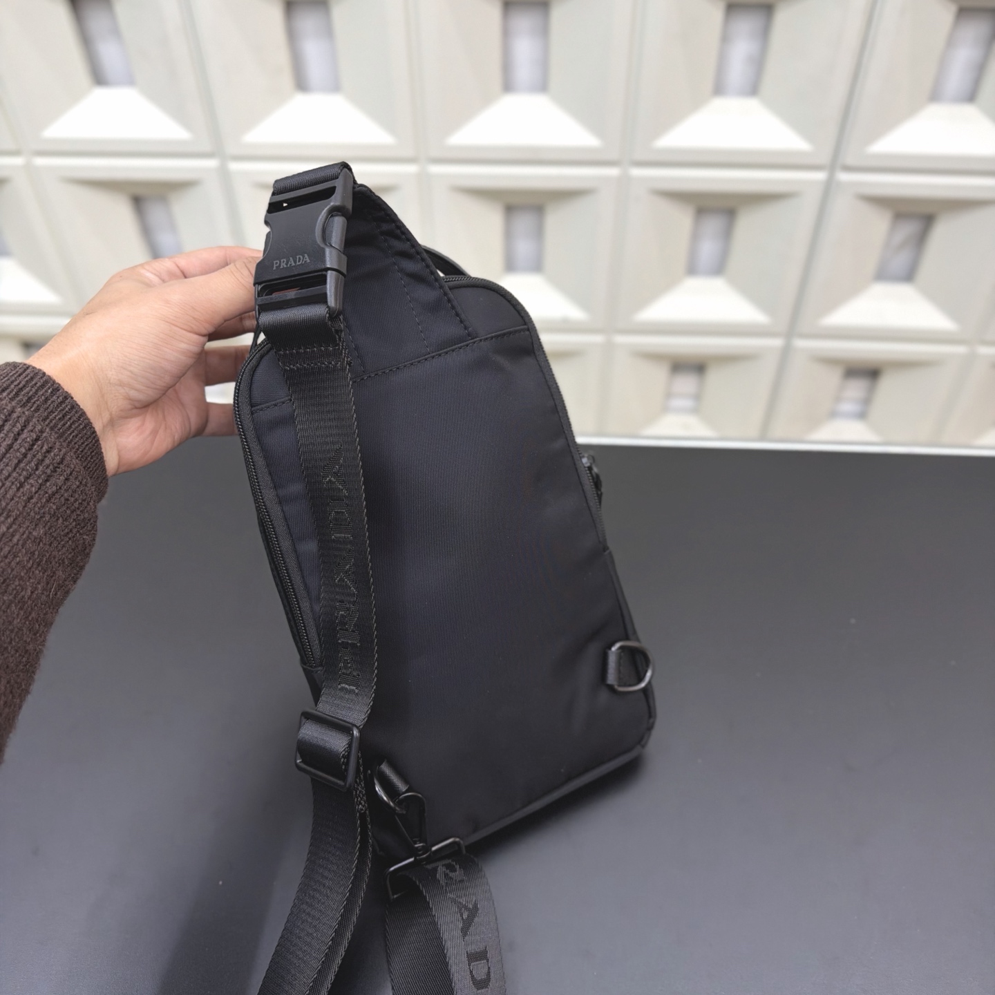 プラダ PRADA ナイロン 三角ロゴ ボディバッグ ブラック メンズ