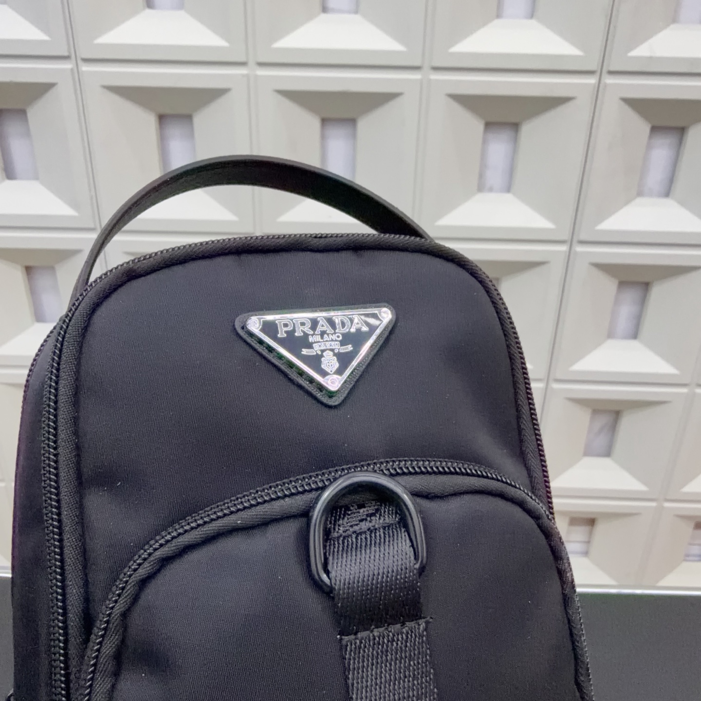 プラダ PRADA ナイロン 三角ロゴ ボディバッグ ブラック メンズ
