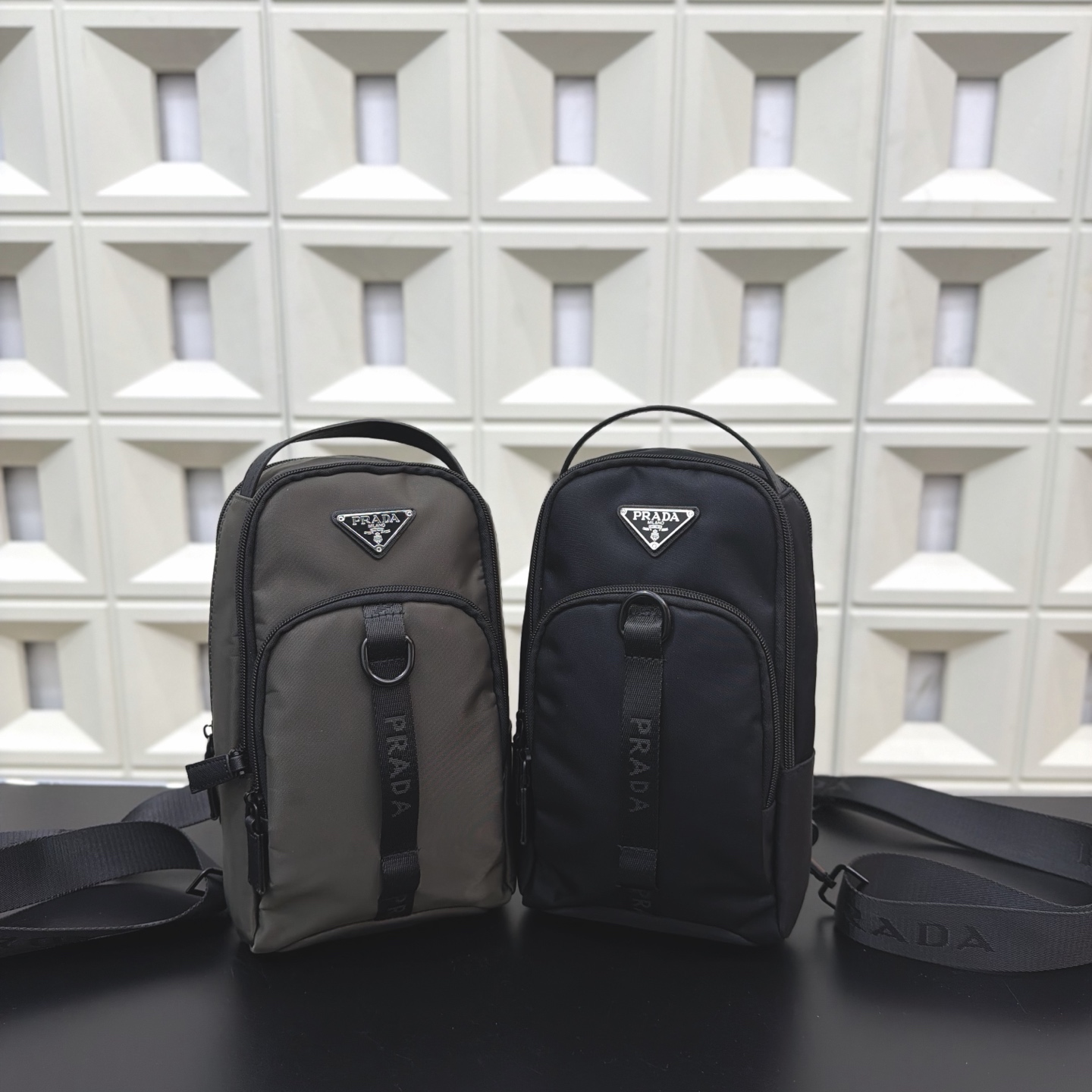 プラダ PRADA ナイロン 三角ロゴ ボディバッグ ブラック メンズ