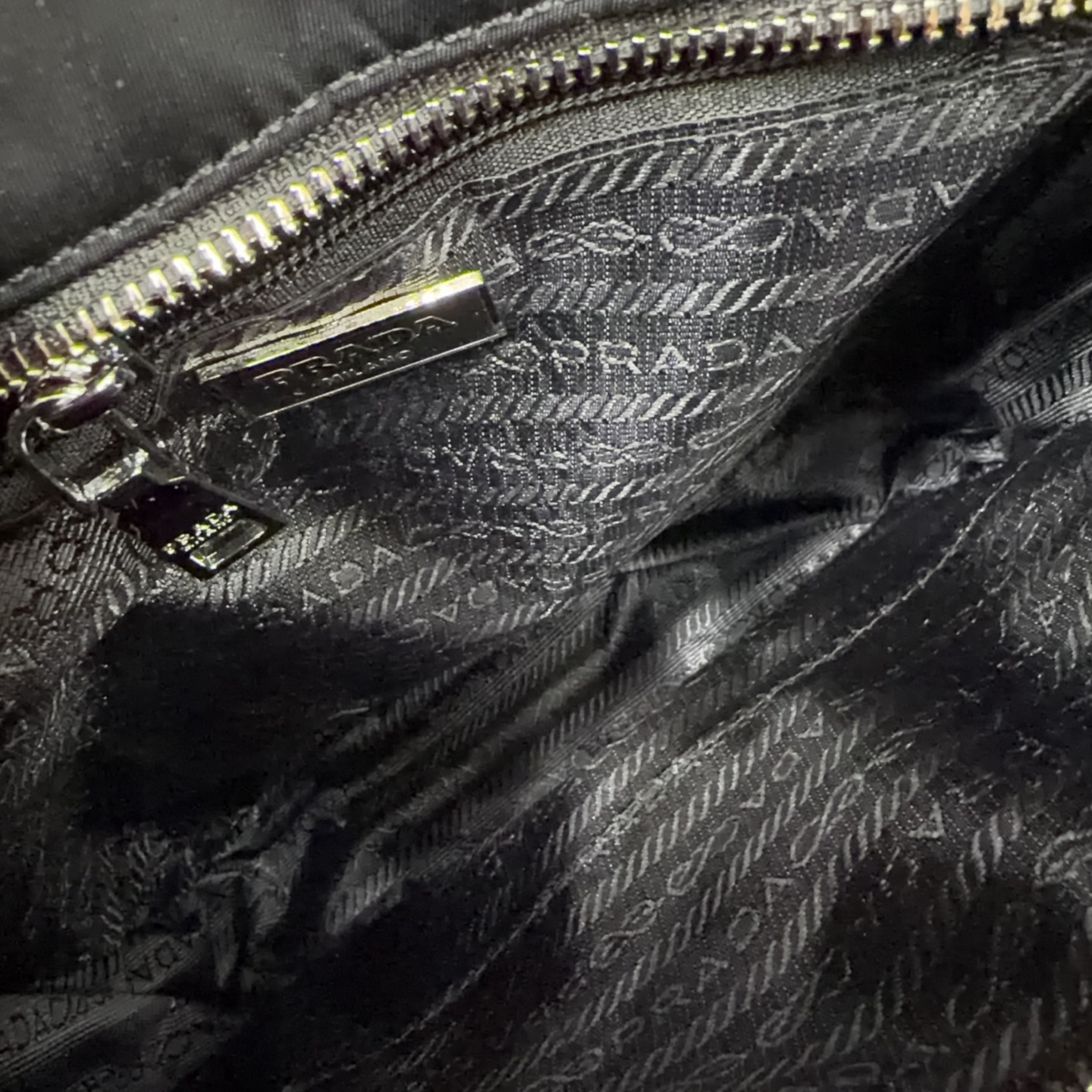 プラダ PRADA RE-NYLON ナイロン クロスボディバッグ メンズ