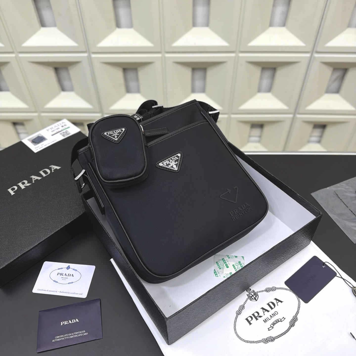 プラダ PRADA RE-NYLON ナイロン クロスボディバッグ メンズ