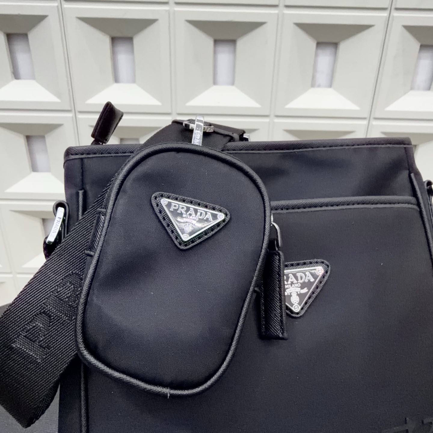 プラダ PRADA RE-NYLON ナイロン クロスボディバッグ メンズ