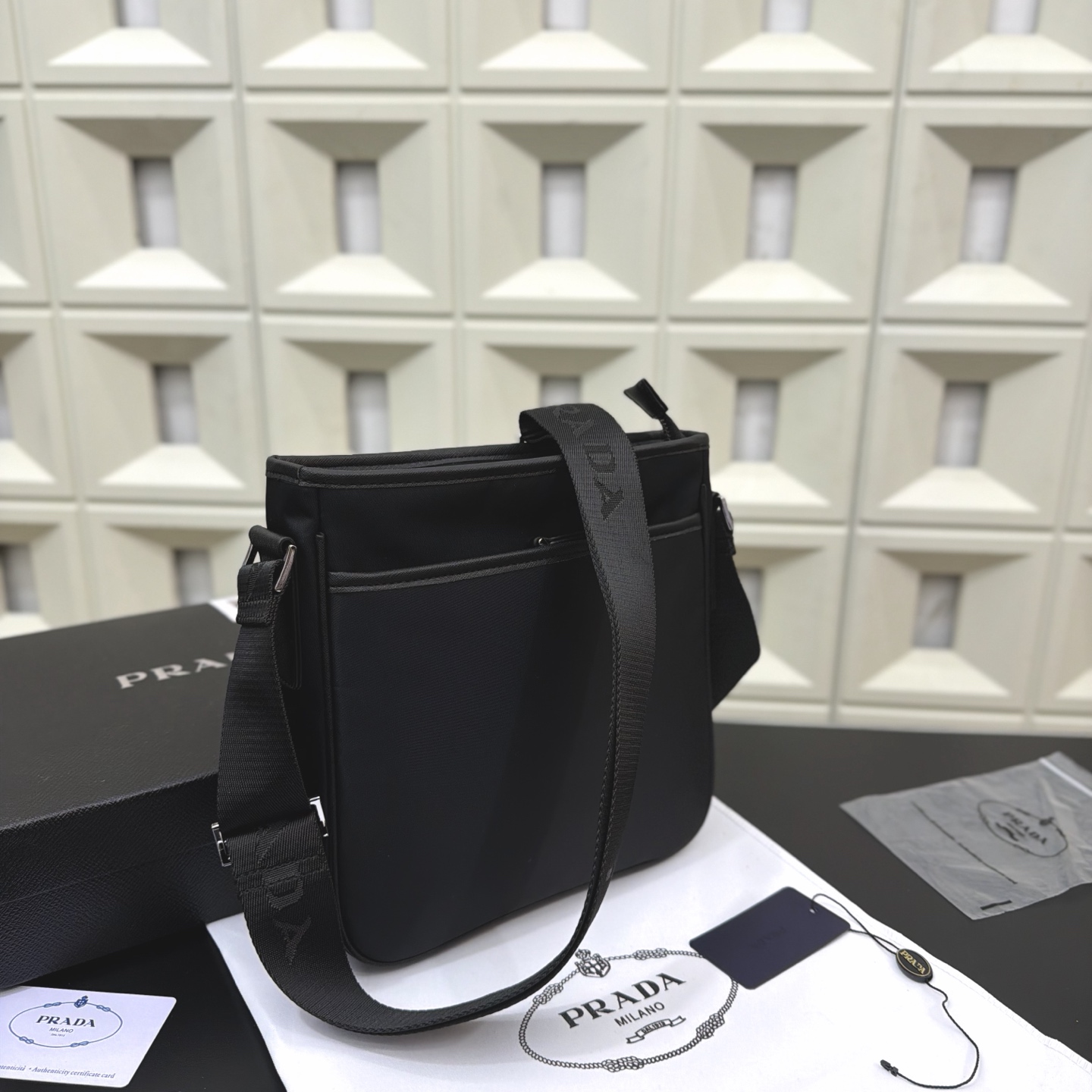 プラダ PRADA RE-NYLON ナイロン クロスボディバッグ メンズ