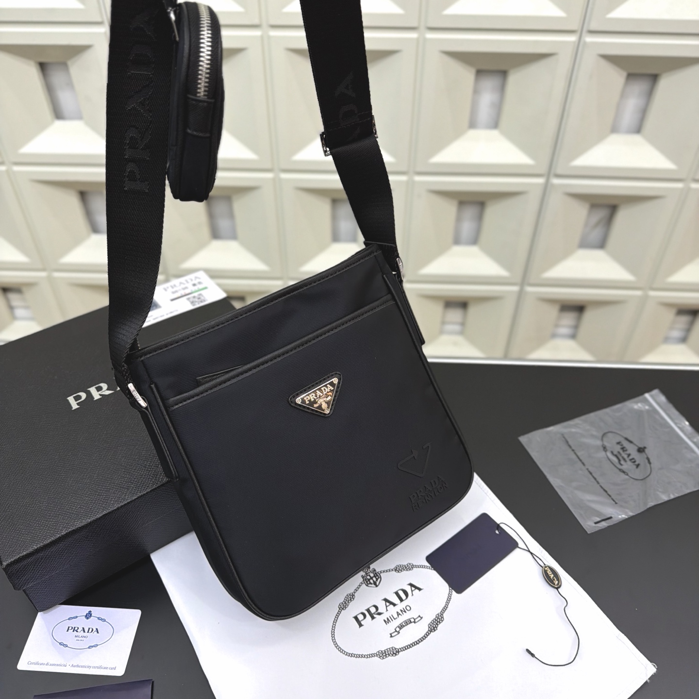 プラダ PRADA RE-NYLON ナイロン クロスボディバッグ メンズ