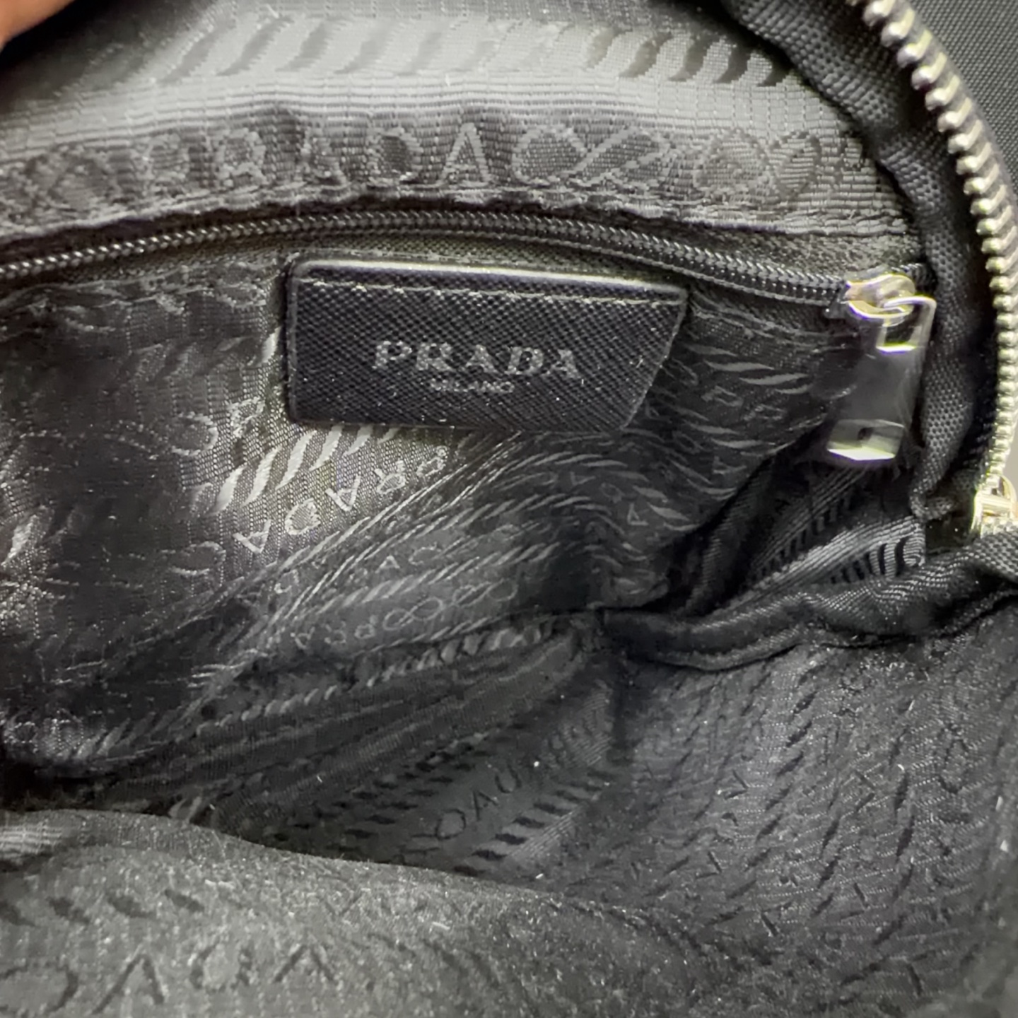 プラダ PRADA ナイロン チェストバッグ ミニポーチ付き ブラック メンズ