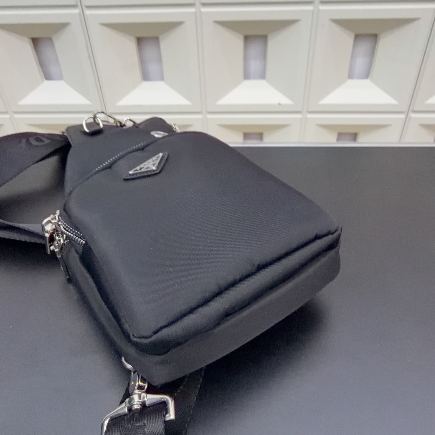 プラダ PRADA ナイロン チェストバッグ ミニポーチ付き ブラック メンズ