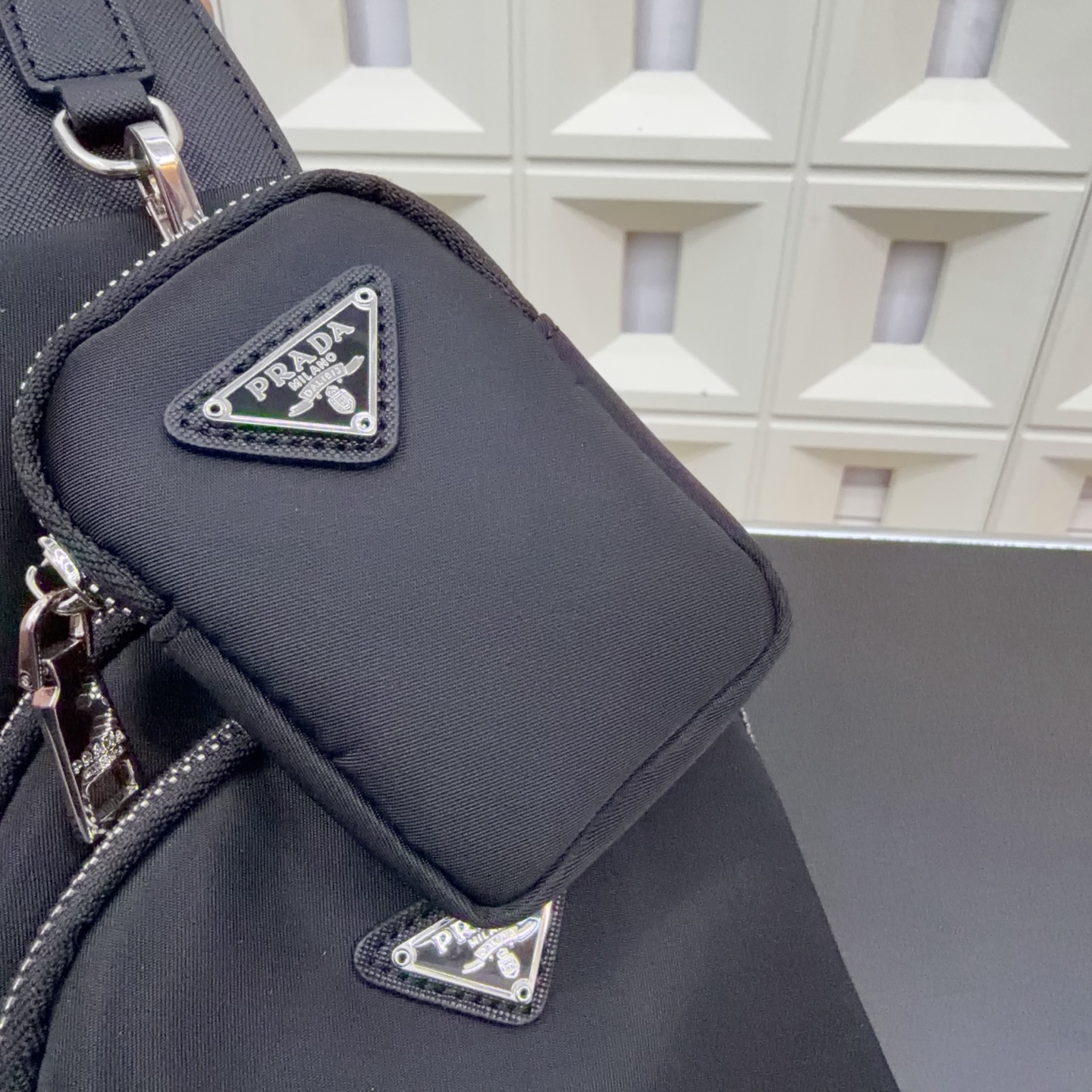 プラダ PRADA ナイロン チェストバッグ ミニポーチ付き ブラック メンズ