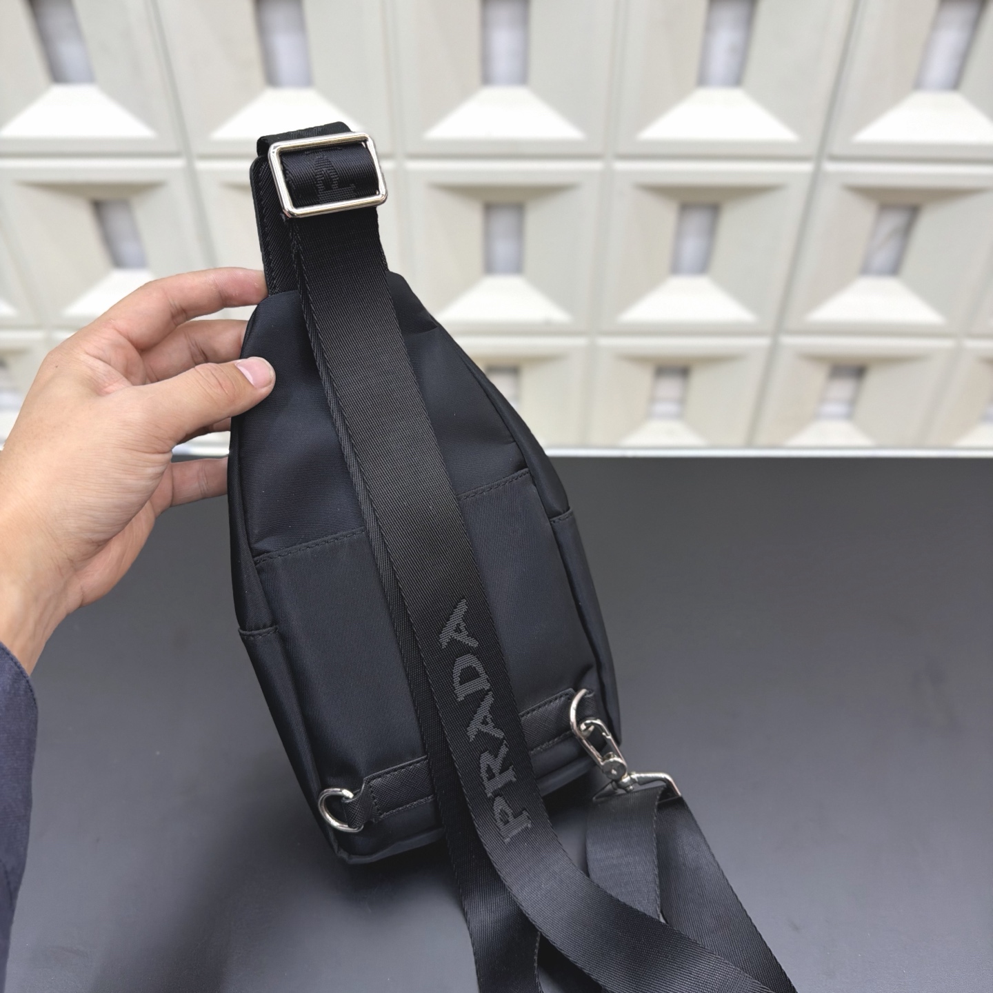 プラダ PRADA ナイロン チェストバッグ ミニポーチ付き ブラック メンズ