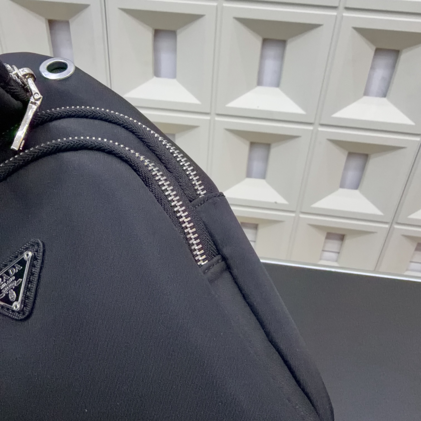 プラダ PRADA ナイロン チェストバッグ ミニポーチ付き ブラック メンズ