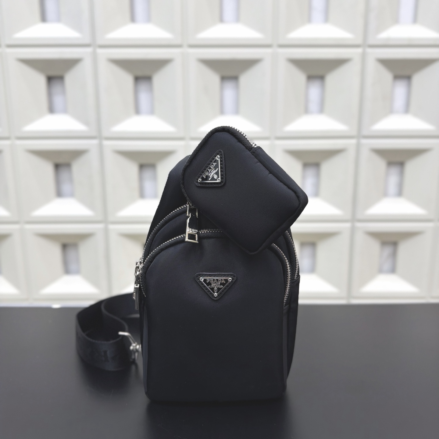 プラダ PRADA ナイロン チェストバッグ ミニポーチ付き ブラック メンズ