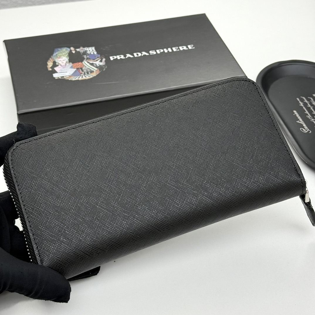 プラダ PRADA サフィアーノ ラウンドジップ ブラック長財布 メンズ
