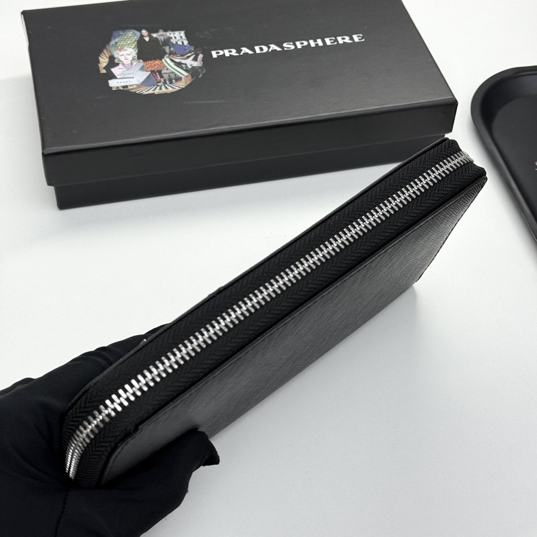プラダ PRADA サフィアーノ ラウンドジップ ブラック長財布 メンズ