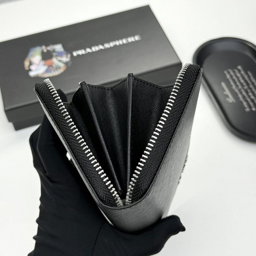 プラダ PRADA サフィアーノ ラウンドジップ ブラック長財布 メンズ