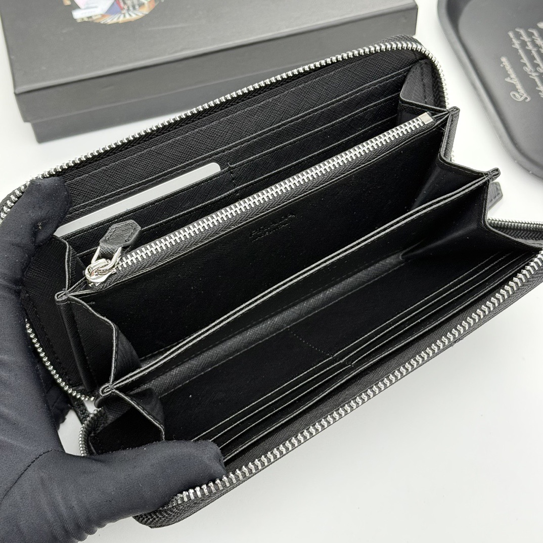 プラダ PRADA サフィアーノ ラウンドジップ ブラック長財布 メンズ