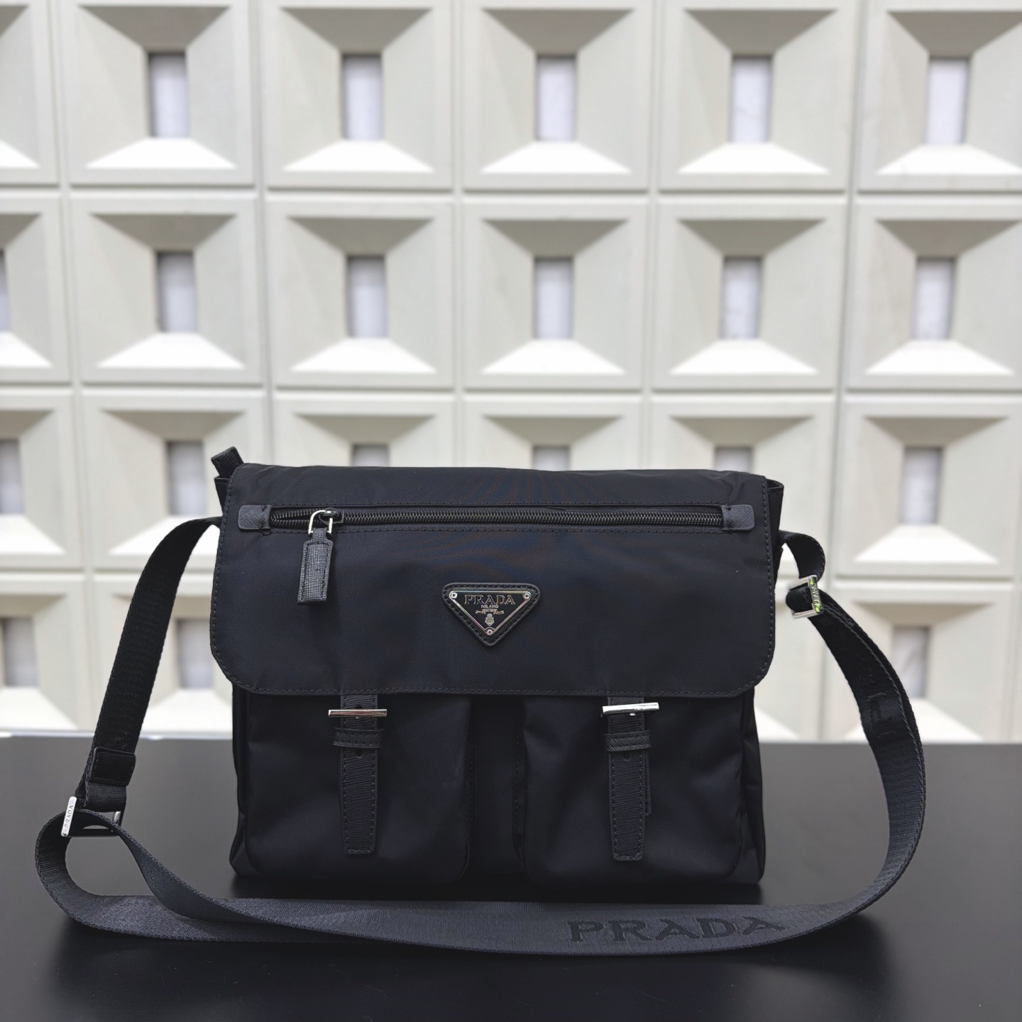 プラダ PRADA Re-Nylon ショルダーバッグ ブラック メンズ