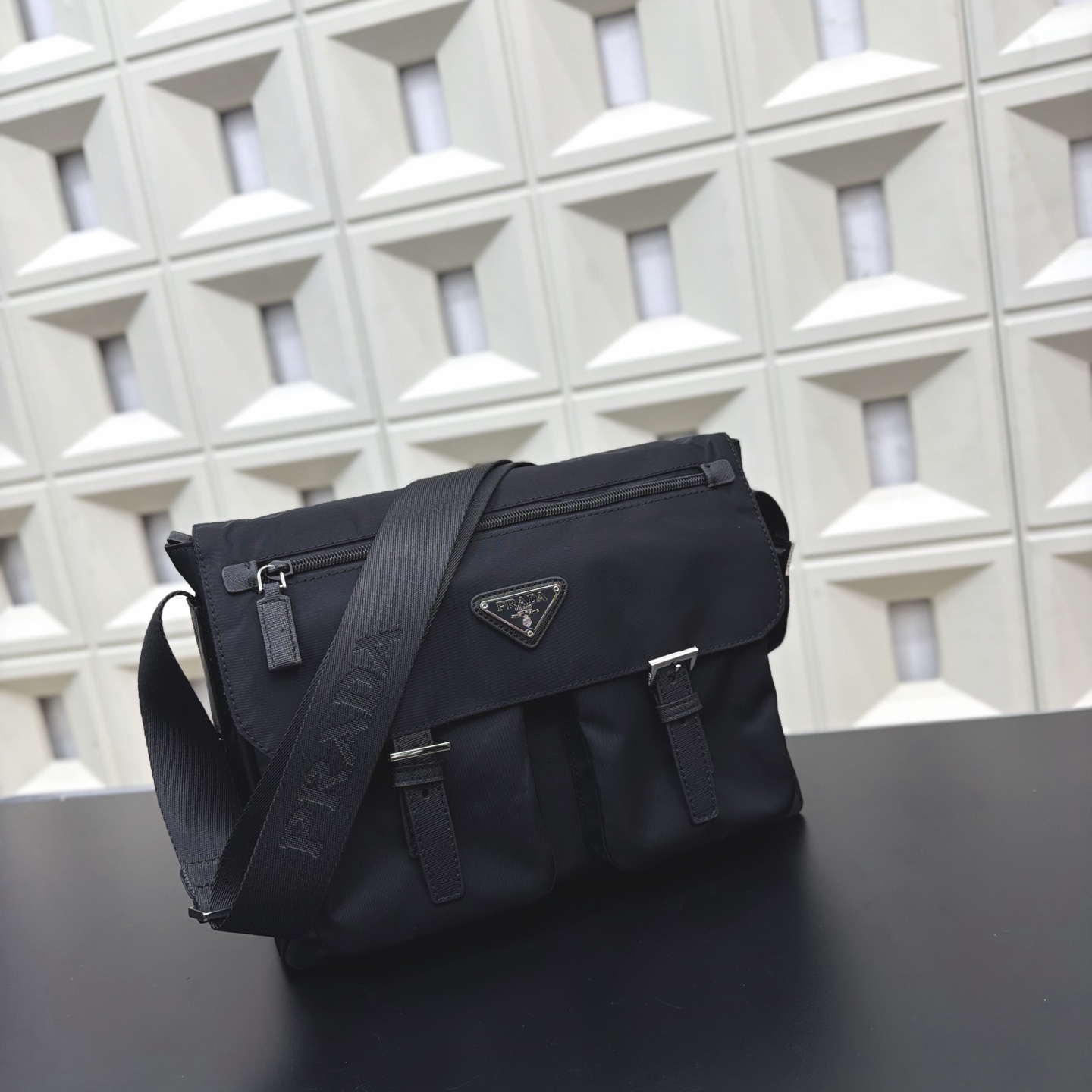 プラダ PRADA Re-Nylon ショルダーバッグ ブラック メンズ