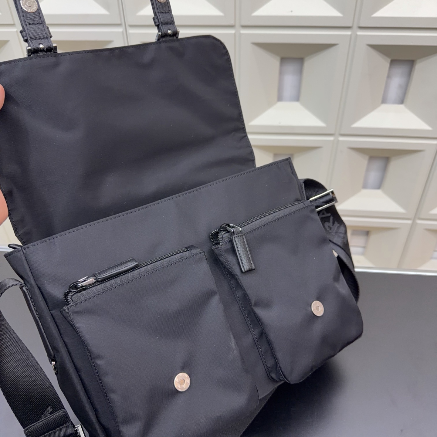 プラダ PRADA Re-Nylon ショルダーバッグ ブラック メンズ