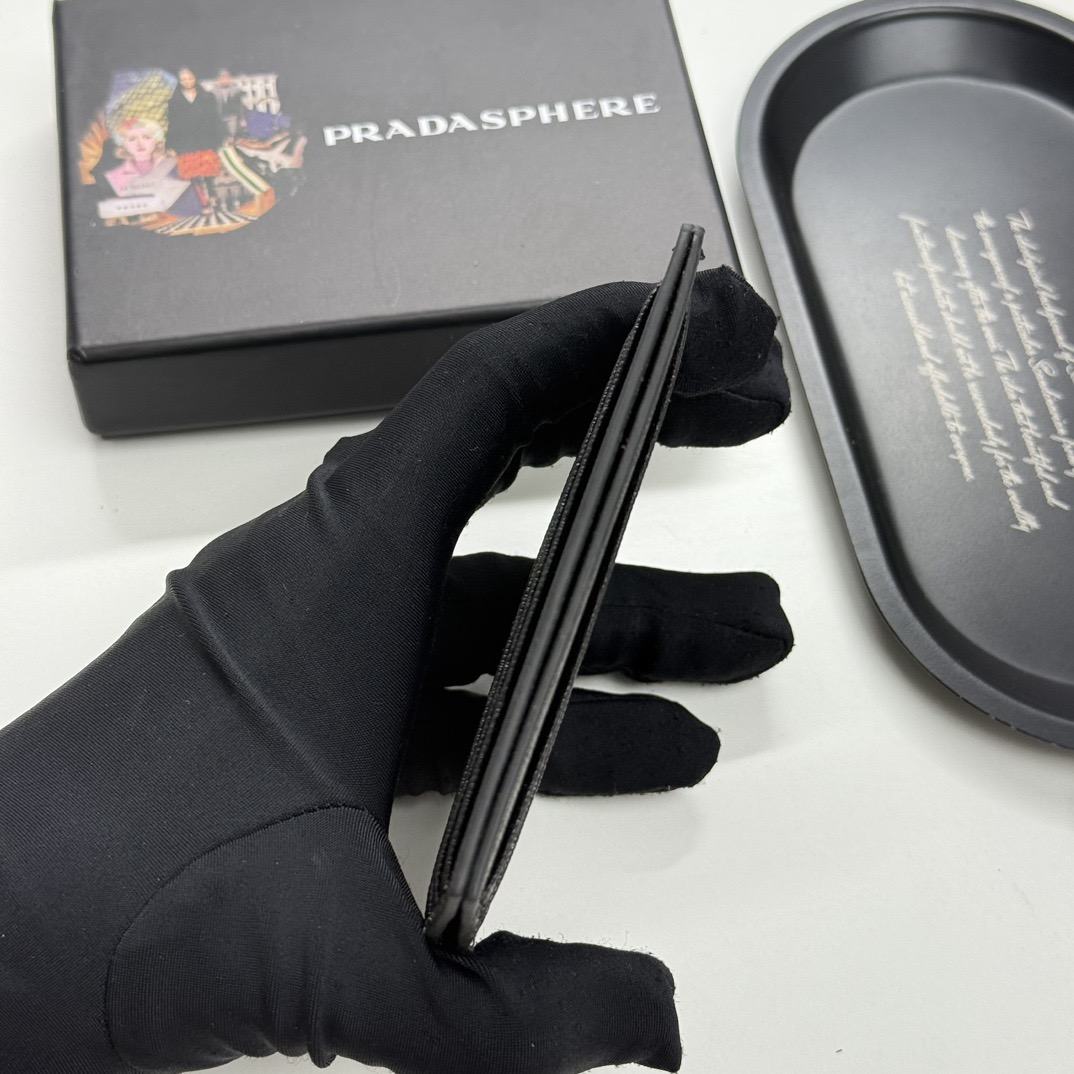 プラダ PRADA トライアングルロゴ カードケース メンズ