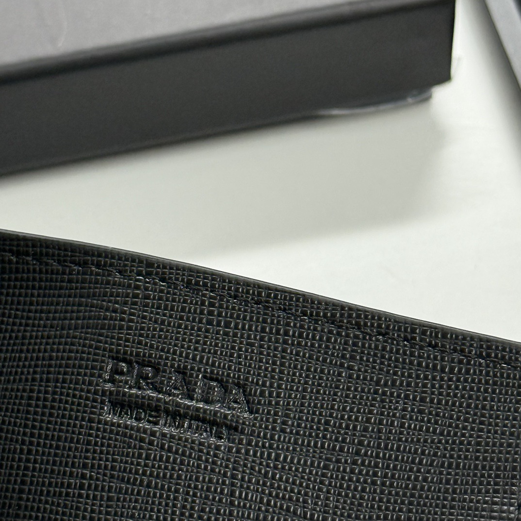 プラダ PRADA トライアングルロゴ カードケース メンズ