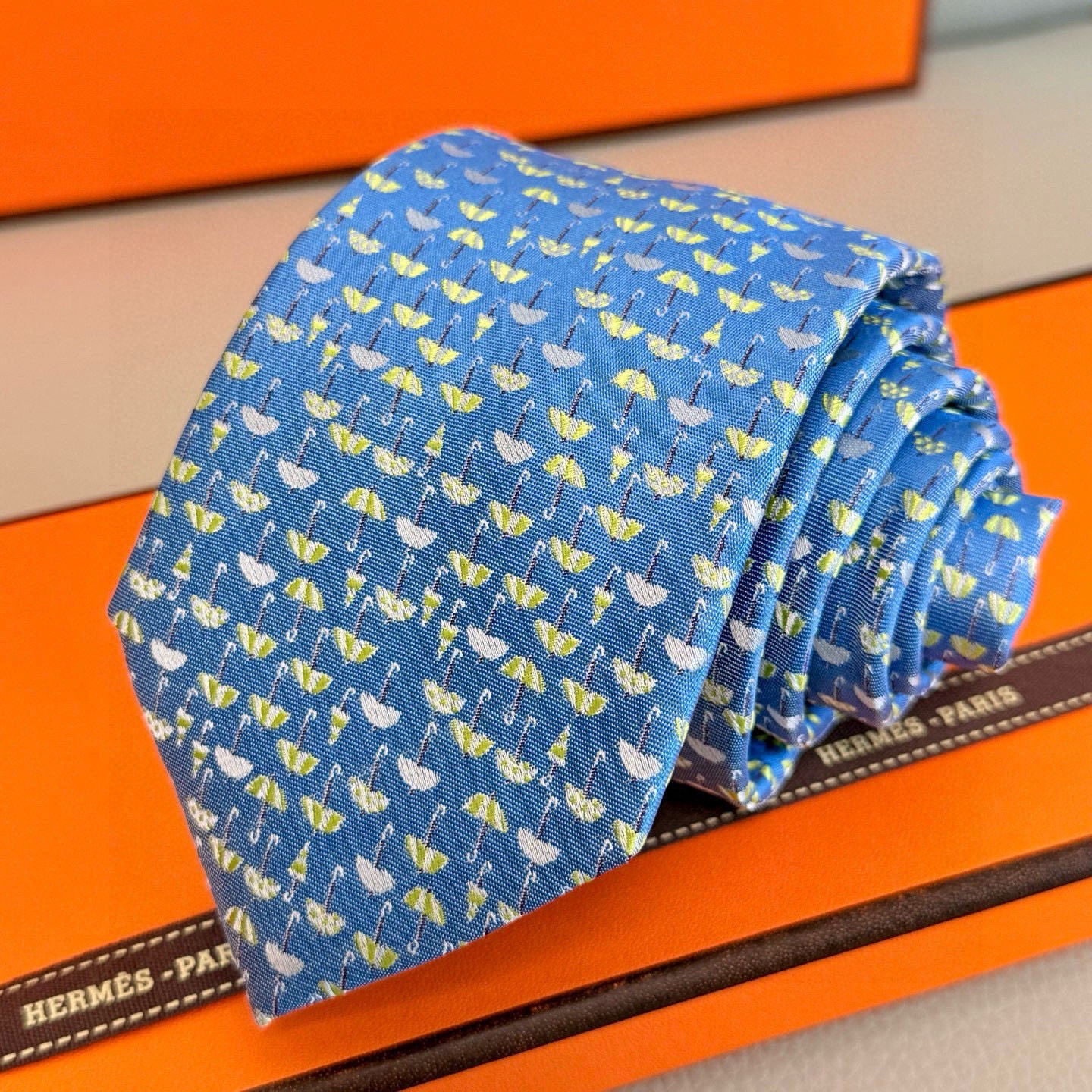 エルメス HERMES ネクタイ 水色 傾いた傘柄 シルク メンズ