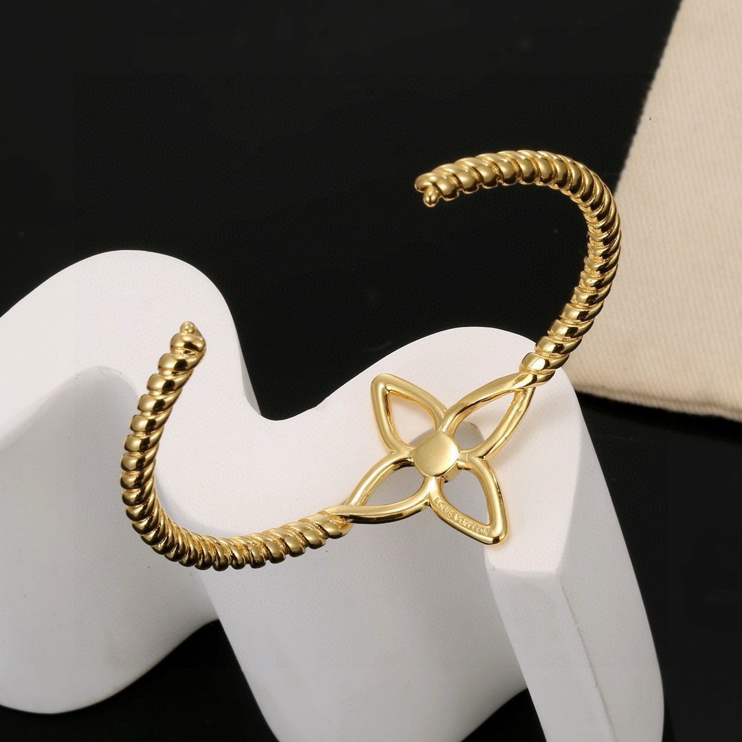 ルイヴィトン Louis Vuitton フラワーモチーフ ツイストバングル