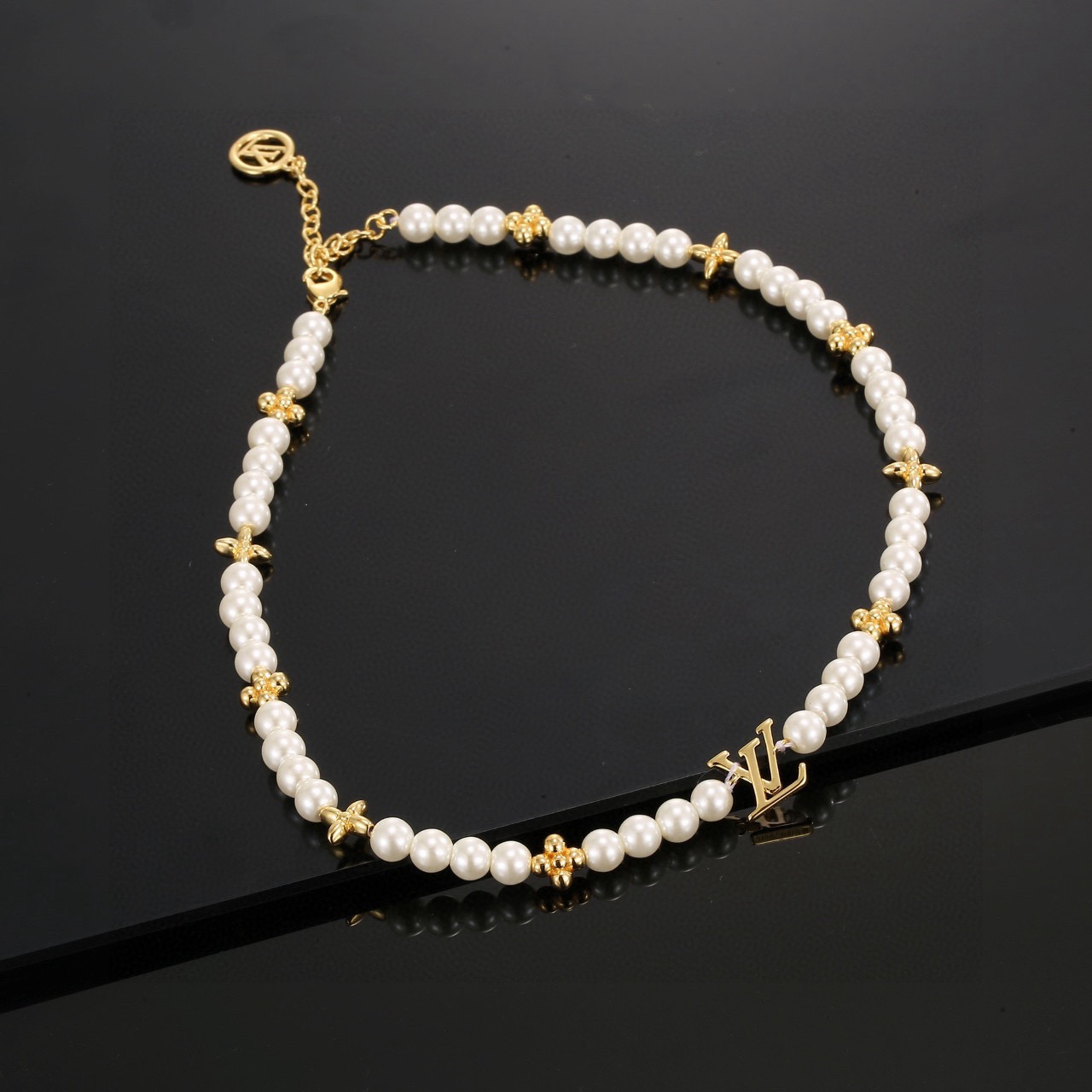 ルイヴィトン LV ロゴ パールネックレス ゴールド フラワーモチーフ レディース