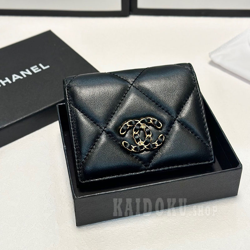 シャネル CHANEL 19 三つ折りコンパクトウォレット 折財布 レディース